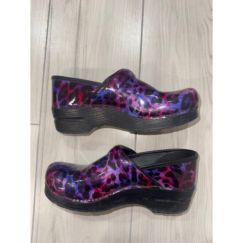 Dansko Professional Clogs Womens Purple Leopard Patent Leather Shoes 7.5